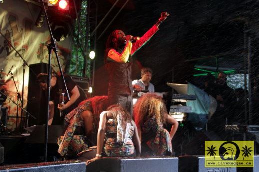 Nesbeth (Jam) with The House Of Riddim Band 21. Reggae Jam Festival - Bersenbrueck 25. Juli 2015 (5).JPG